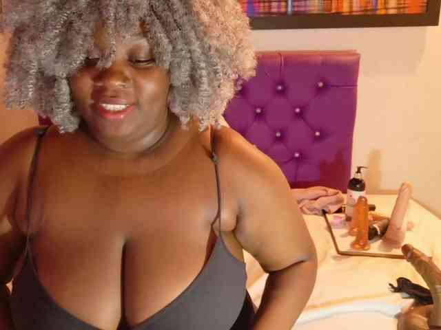 ebony-NeighborMoans webcam