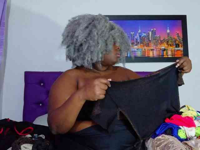 ebony-NeighborMoans webcam