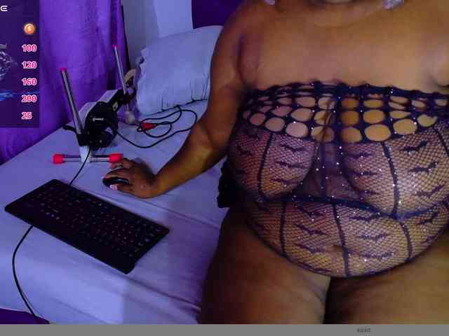 ebony-NeighborMoans webcam