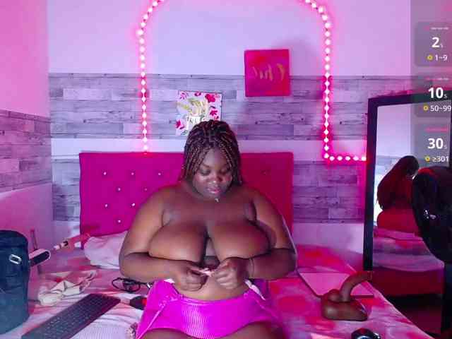 ebony-NeighborMoans webcam