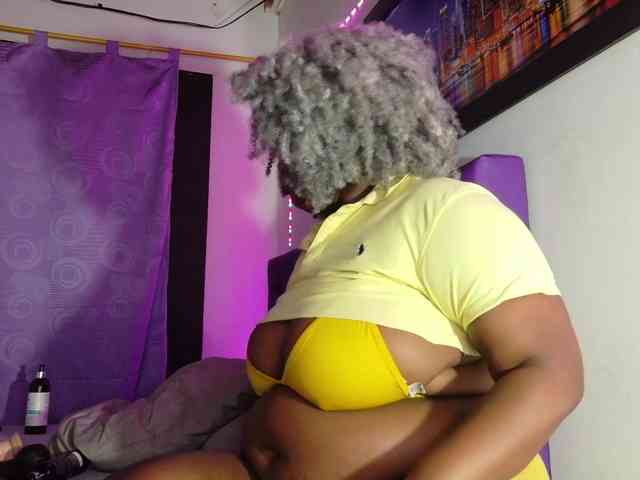 ebony-NeighborMoans webcam