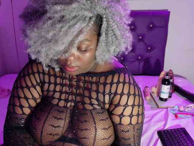 ebony-NeighborMoans webcam
