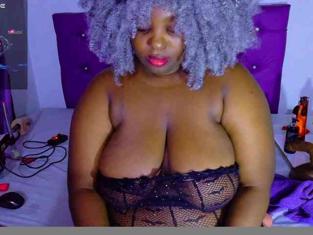 ebony-NeighborMoans webcam