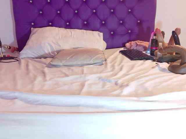 ebony-NeighborMoans webcam