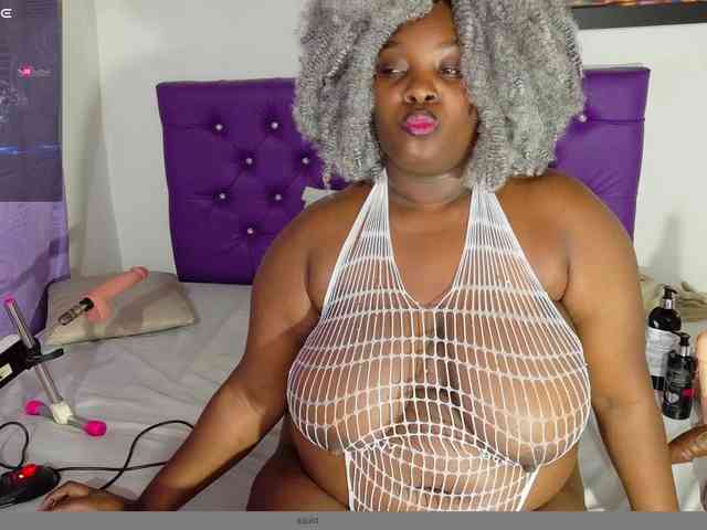 ebony-NeighborMoans webcam
