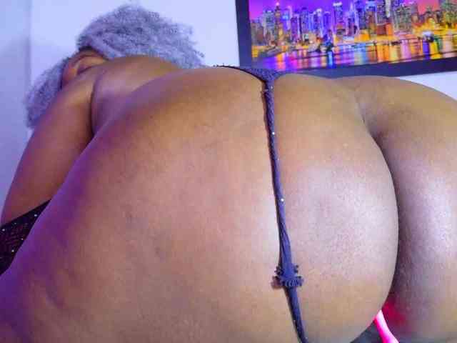 ebony-NeighborMoans webcam