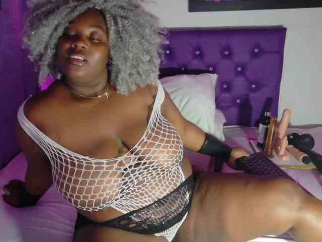 ebony-NeighborMoans webcam