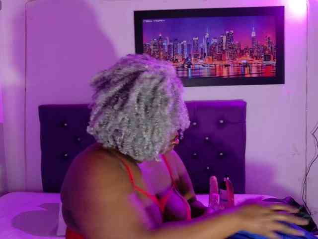 ebony-NeighborMoans webcam