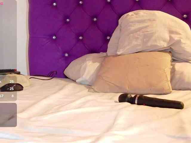 ebony-NeighborMoans webcam