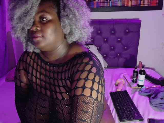 ebony-NeighborMoans webcam