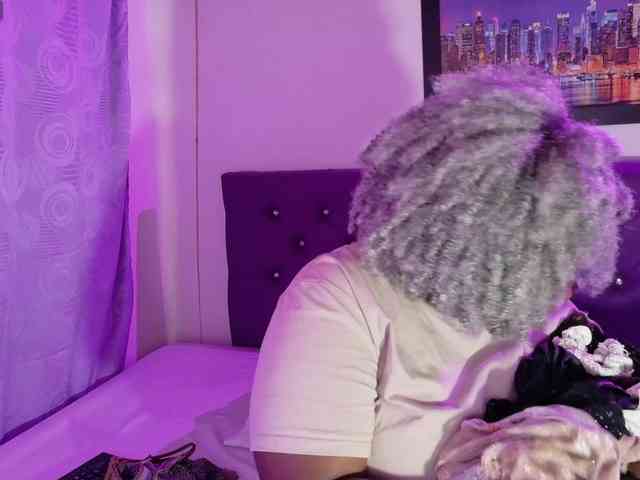 ebony-NeighborMoans webcam