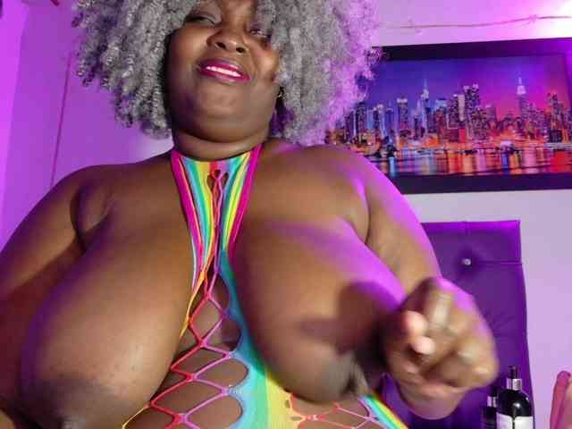 ebony-NeighborMoans webcam