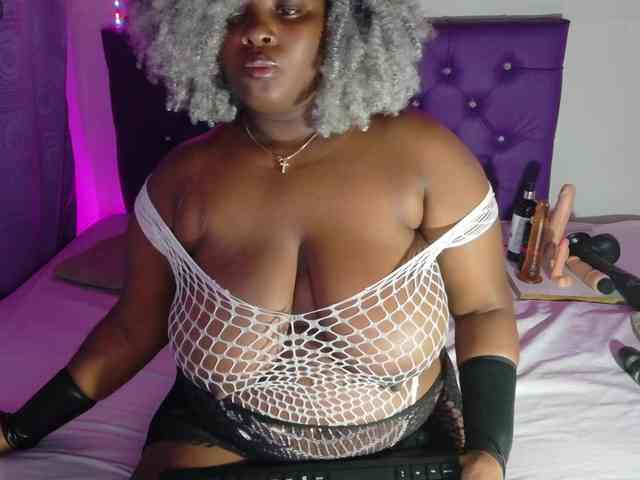 ebony-NeighborMoans webcam