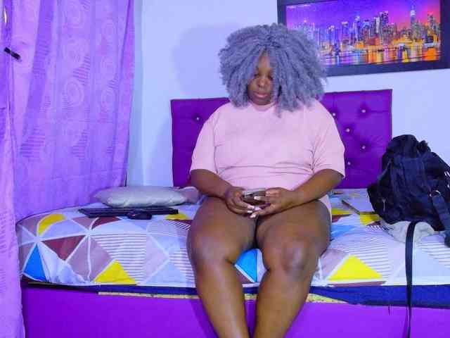 ebony-NeighborMoans webcam