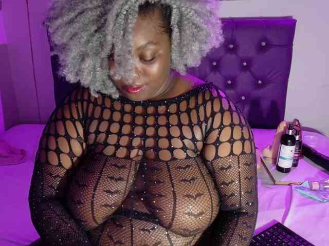 ebony-NeighborMoans webcam