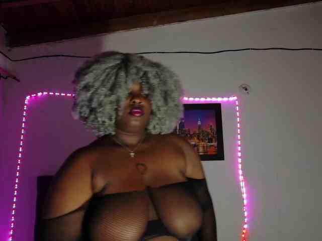 ebony-NeighborMoans webcam