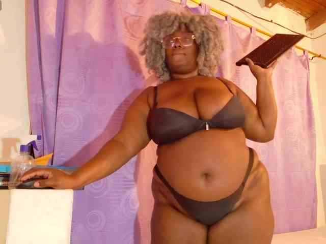 ebony-NeighborMoans webcam