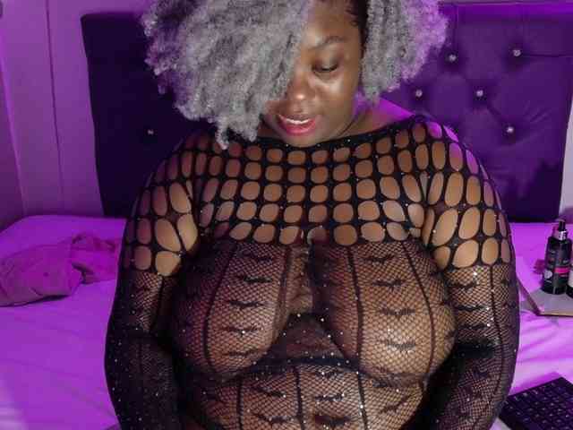 ebony-NeighborMoans webcam