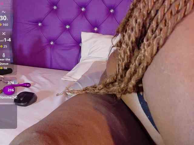 ebony-NeighborMoans webcam
