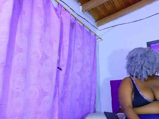 ebony-NeighborMoans webcam