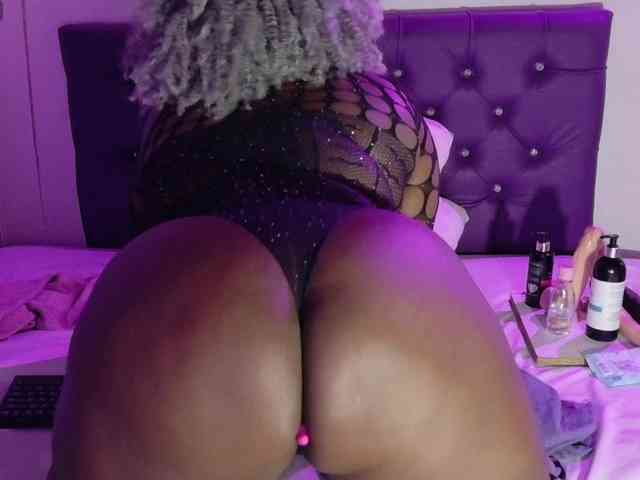 ebony-NeighborMoans webcam