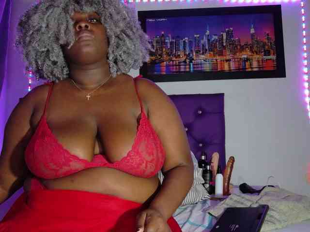 ebony-NeighborMoans webcam