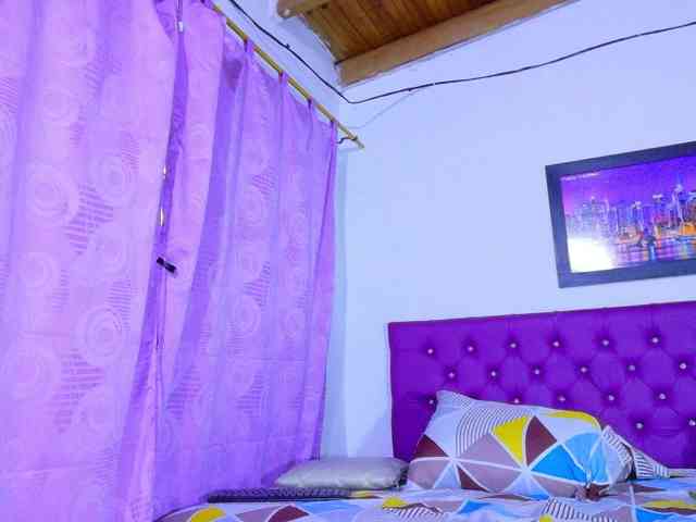 ebony-NeighborMoans webcam