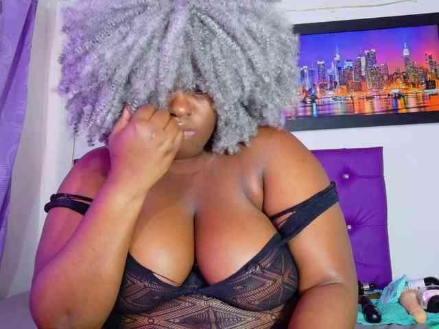 ebony-NeighborMoans webcam