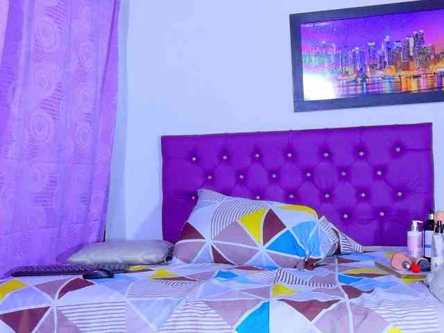 ebony-NeighborMoans webcam