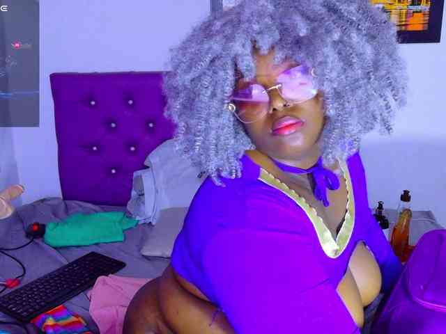 ebony-NeighborMoans webcam