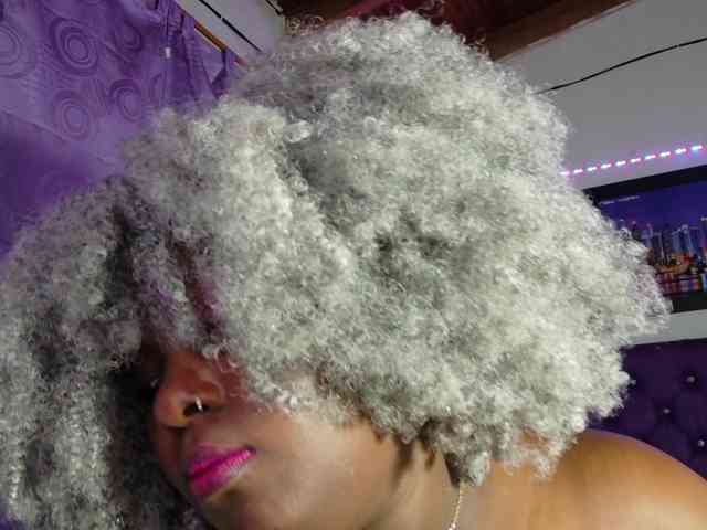 ebony-NeighborMoans webcam