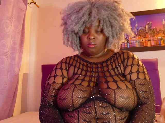 ebony-NeighborMoans webcam