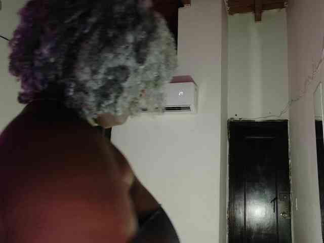 ebony-NeighborMoans webcam