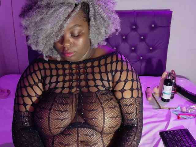 ebony-NeighborMoans webcam