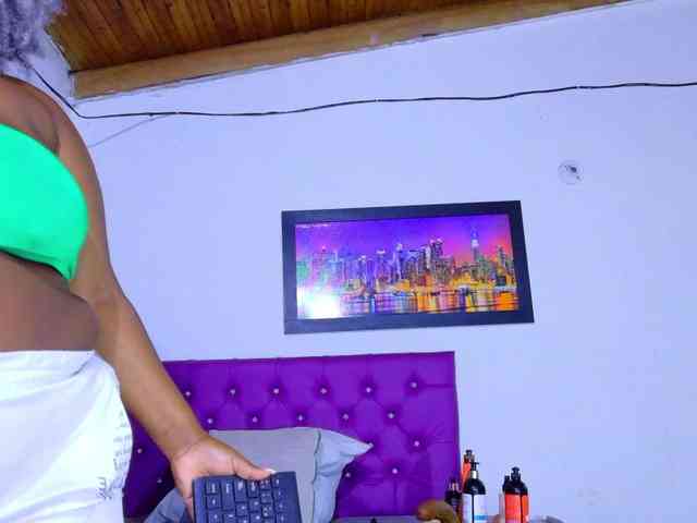 ebony-NeighborMoans webcam