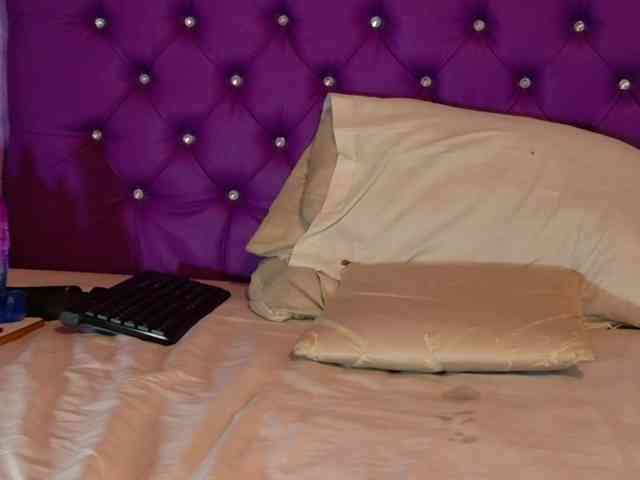 ebony-NeighborMoans webcam