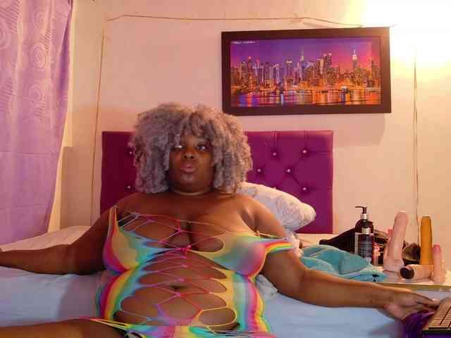 ebony-NeighborMoans webcam