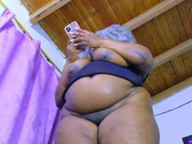 ebony-NeighborMoans webcam