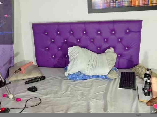ebony-NeighborMoans webcam