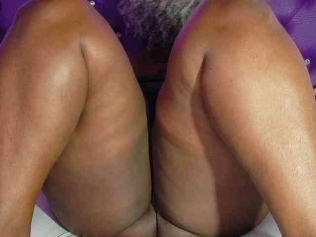 ebony-NeighborMoans webcam