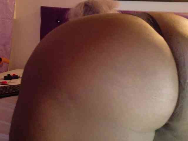 ebony-NeighborMoans webcam