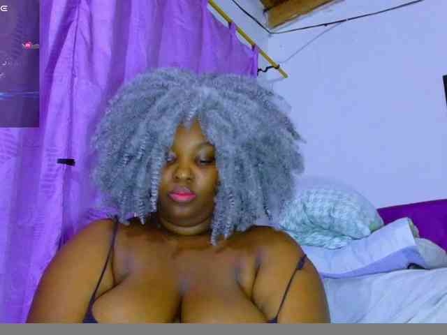 ebony-NeighborMoans webcam