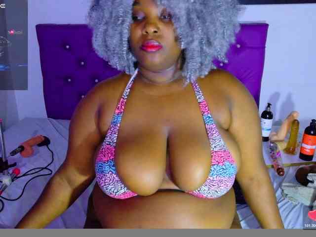 ebony-NeighborMoans webcam