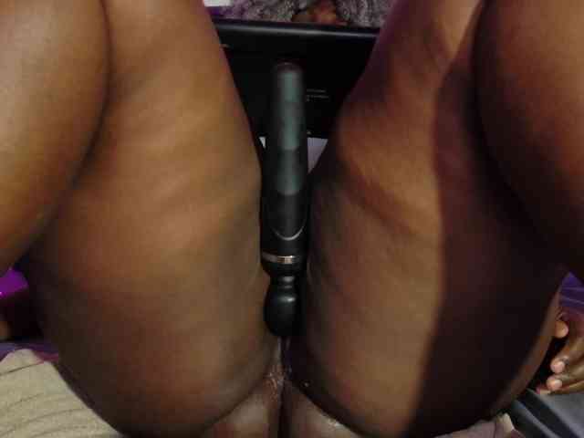 ebony-NeighborMoans webcam