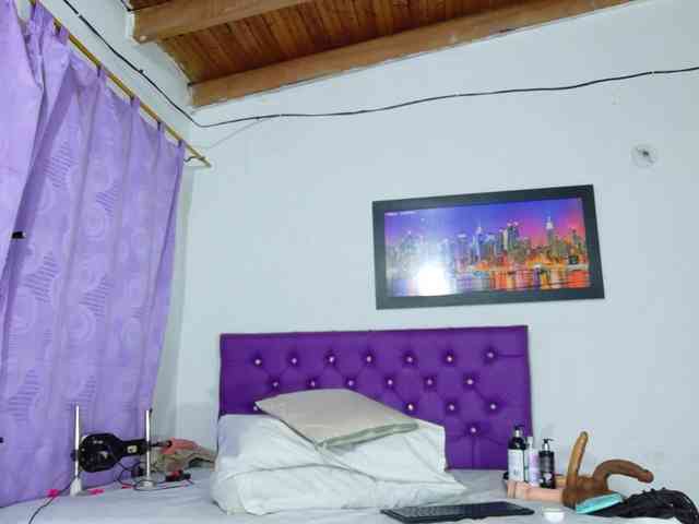ebony-NeighborMoans webcam