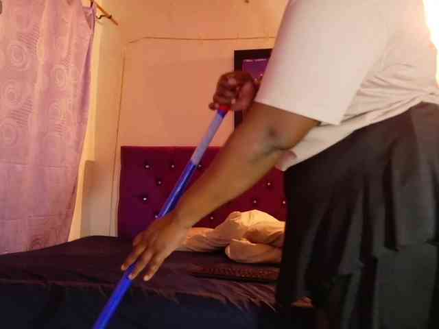 ebony-NeighborMoans webcam