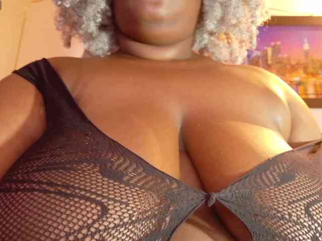 ebony-NeighborMoans webcam