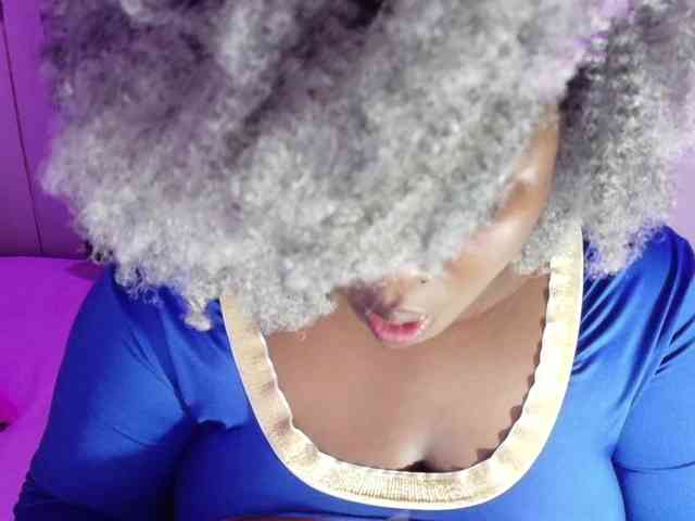 ebony-NeighborMoans webcam