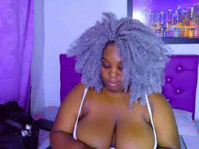 ebony-NeighborMoans webcam
