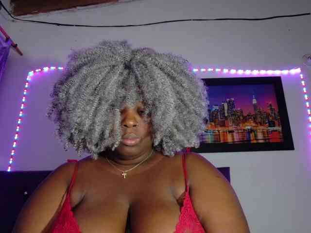 ebony-NeighborMoans webcam